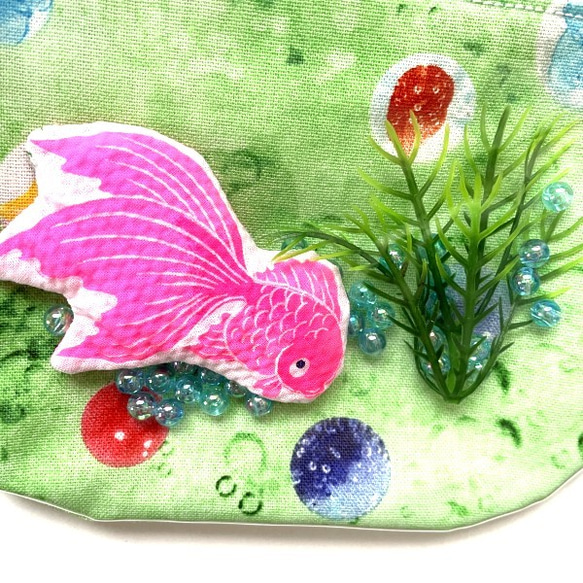 ～レトロピンクな金魚が泳ぐ～金魚鉢ポーチ・グリーン 3枚目の画像