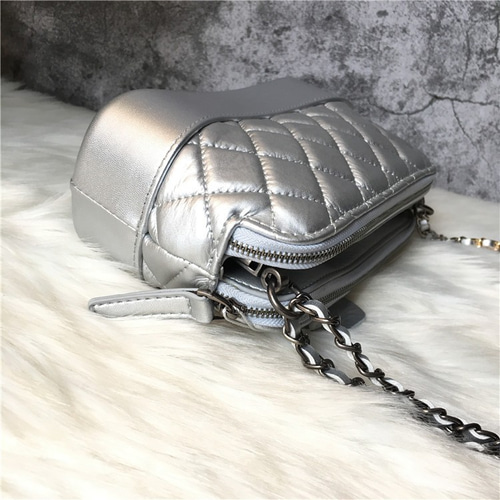 Mサイズ／キルティングショルダーバッグ＋ポーチ／silver ポーチ付きキルティングショルダーバッグ – BUNNY APARTMENT