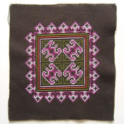 ヤオ族刺繍カットクロス（I0160/茶-02） 1枚目の画像