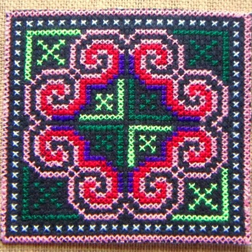 モン族模様刺繍はぎれ/アップリケ・ワッペンタイプ/接着芯付