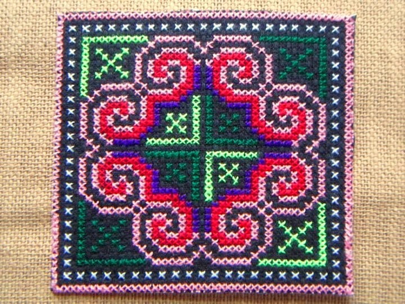 モン族模様刺繍はぎれ/アップリケ・ワッペンタイプ/接着芯付