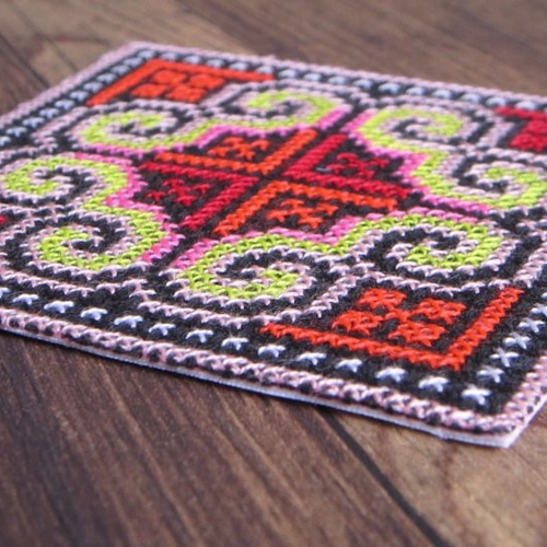 モン族模様刺繍はぎれ/アップリケ・ワッペンタイプ/接着芯付