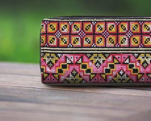 びっしり手刺繍！民族模様のヤオ刺し布製長財布/エスニック
