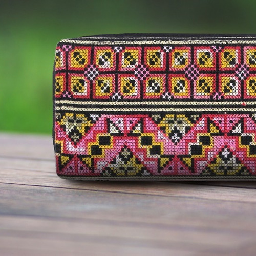 びっしり手刺繍！民族模様のヤオ刺し布製長財布/エスニック