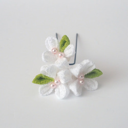 木犀色の小花のUピンかんざし(白色) 2枚目の画像