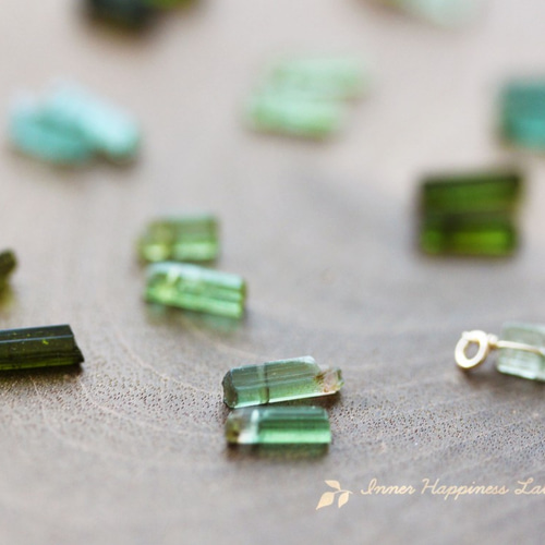 再販】14KGF/ グリーントルマリンの原石ピアス ピアス（フック