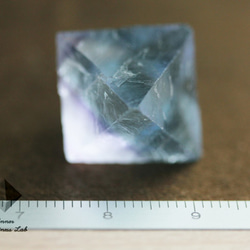 イリノイ産八面体フローライトの原石(小)（ツーサイドパープルライン） 8枚目の画像