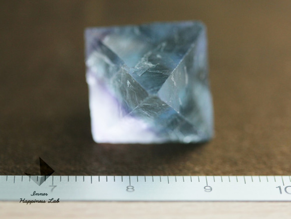 イリノイ産八面体フローライトの原石(小)（ツーサイドパープルライン） 8枚目の画像