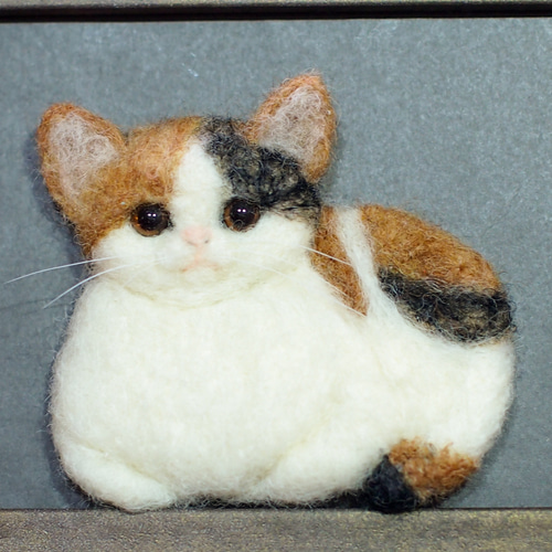 ハンドメイド 羊毛フェルト 猫 白茶猫 香箱座り 人形 潜り込める