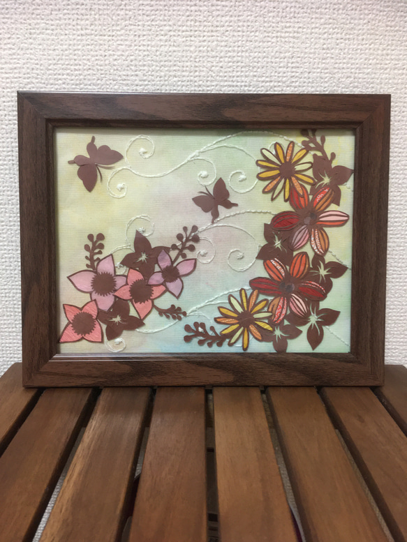 華やかな花の切り絵 2枚目の画像