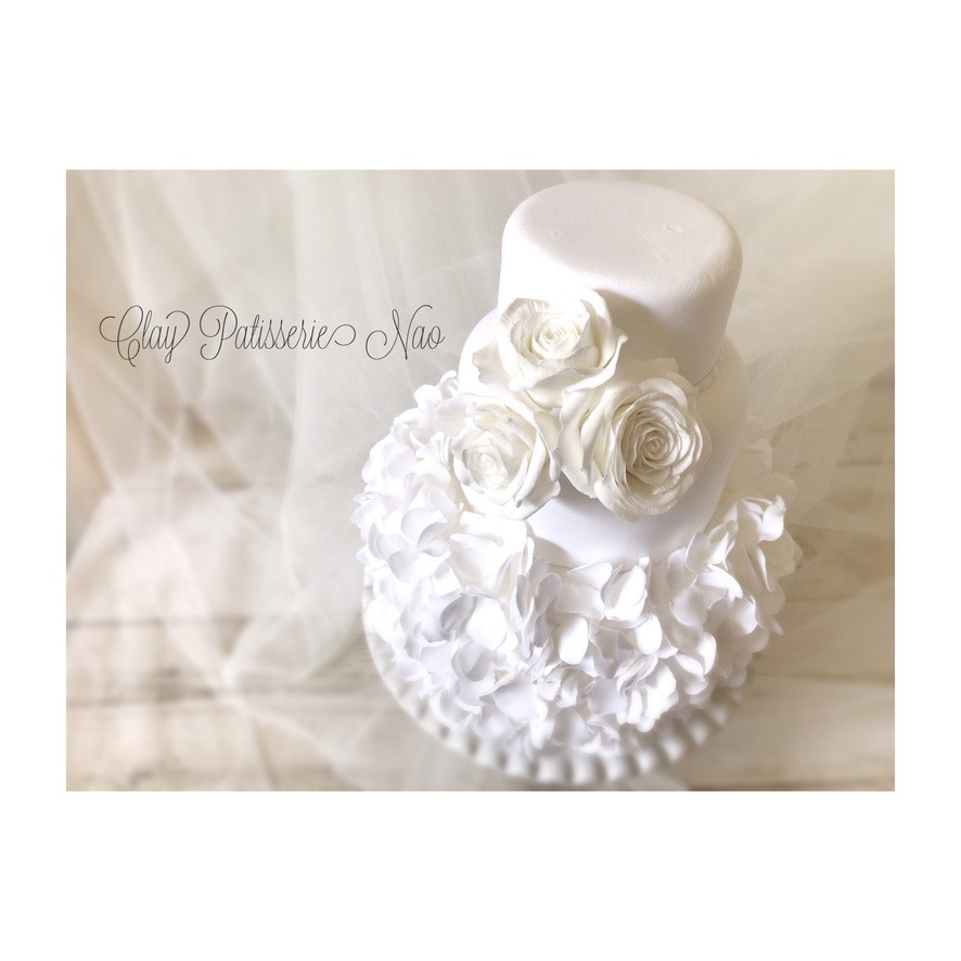 ホワイトローズのフリルクレイケーキ