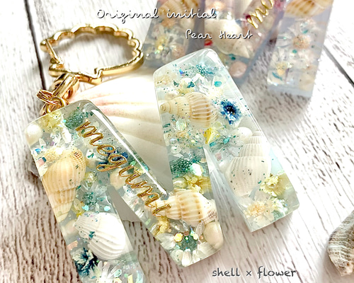お花のイニシャルキーホルダー♪ R】春をぎゅっと詰めたお花のイニシャルキーホルダー