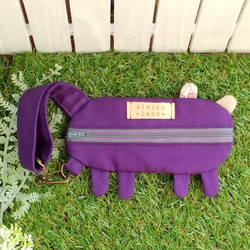 小物入れにもなる犬のキーケース（全身・紫色） 2枚目の画像