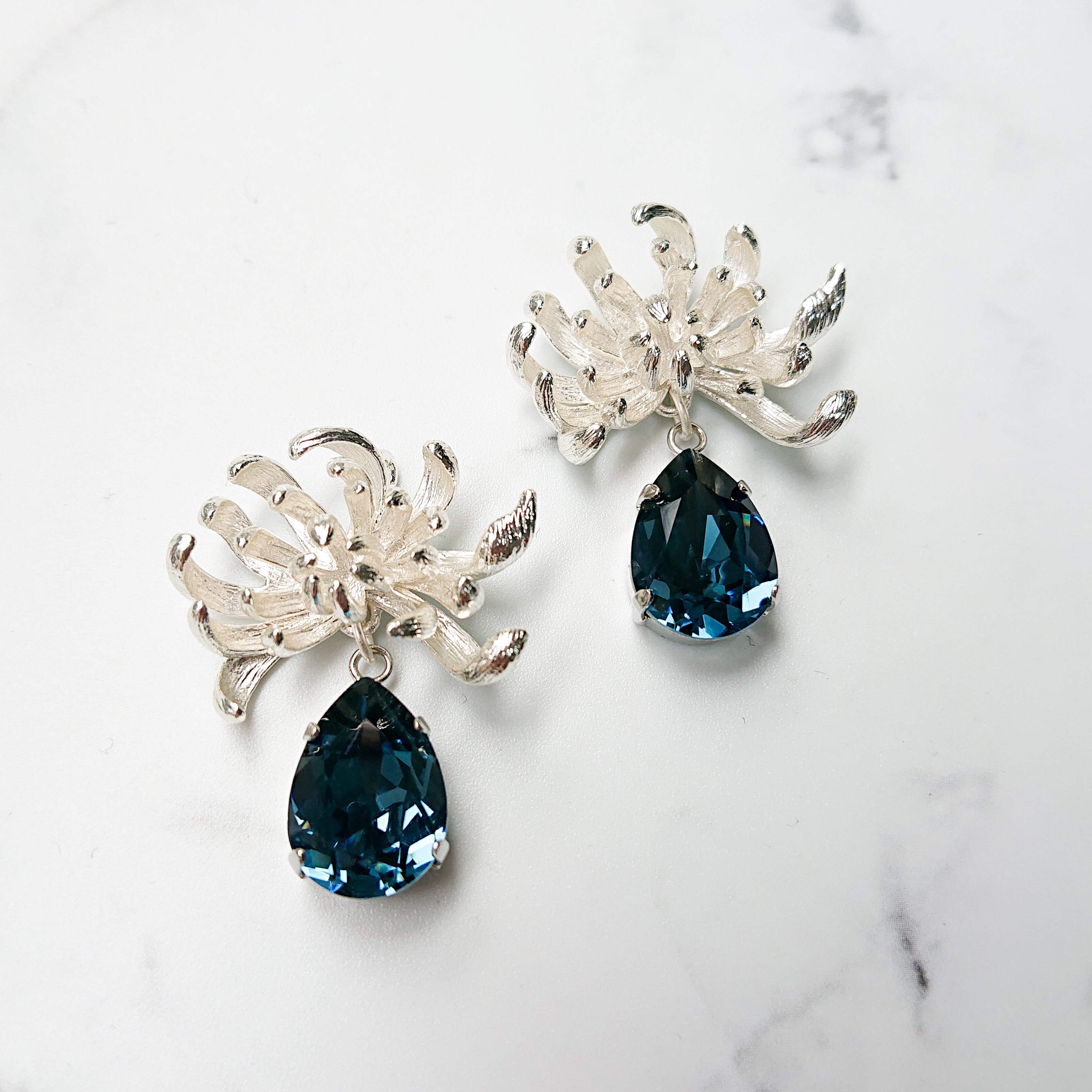 【華雫-漆紺-】クリスタル 花 結婚式 ウェディング ブライダル 花嫁 ピアス イヤリング  前撮り 和装 着物 浴衣