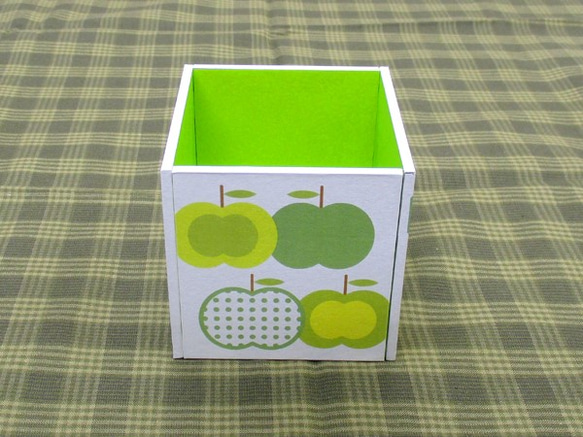 りんごのペン立て（水玉・緑） 3枚目の画像