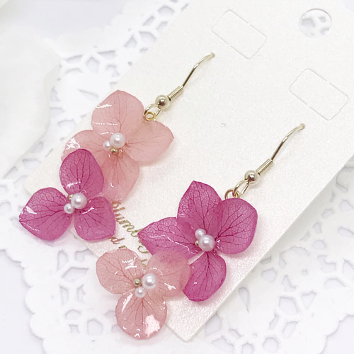 ピンクフラワーレジン×スパンコール♡花びら ピアス イヤリング 紫陽花ピアスorイヤリング コーラルピンク (レジン) ピアス（フック