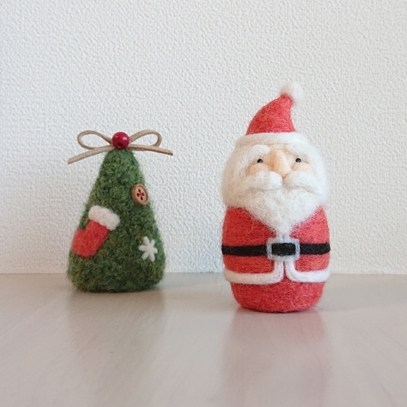 羊毛フェルトの「ぷっくりサンタ」と「もこもこツリー」 羊毛フェルト
