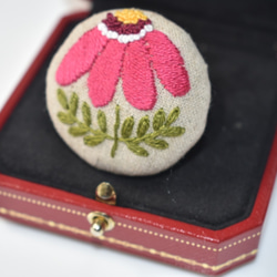 北欧のお花 刺繍ブローチ(ピンク) 2枚目の画像