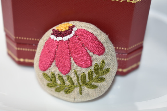 北欧のお花 刺繍ブローチ(ピンク) 4枚目の画像
