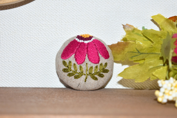 北欧のお花 刺繍ブローチ(ピンク) 6枚目の画像