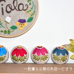 北欧のお花 刺繍ブローチ (赤) 6枚目の画像