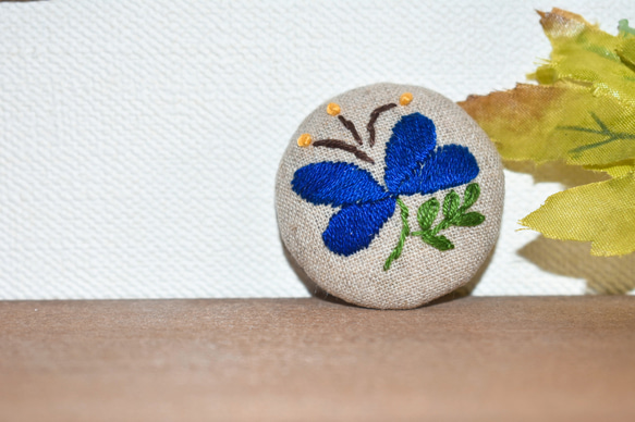 北欧のお花 刺繍ブローチ 5枚目の画像