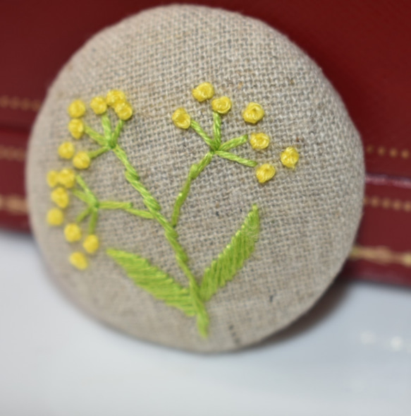 菜の花の刺繍ブローチ 4枚目の画像