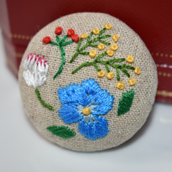 ビオラとお花たち 刺繍ブローチ 4枚目の画像