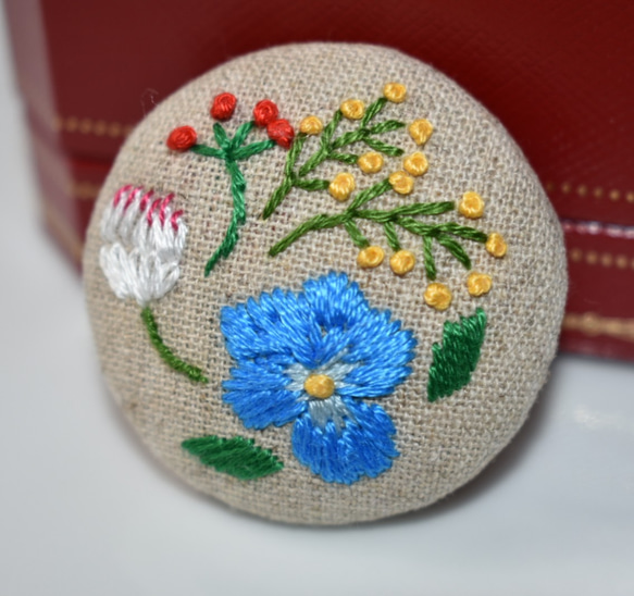 ビオラとお花たち 刺繍ブローチ 4枚目の画像