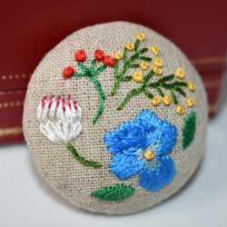 ビオラとお花たち 刺繍ブローチ 5枚目の画像