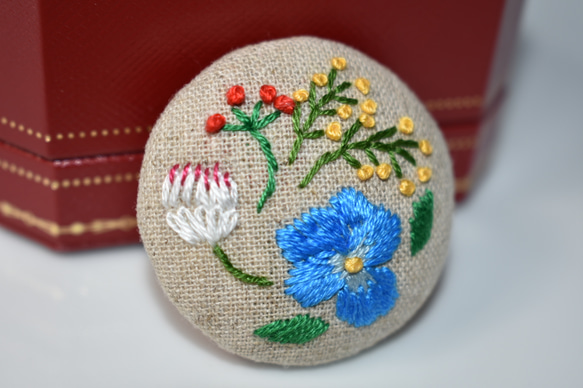 ビオラとお花たち 刺繍ブローチ 5枚目の画像