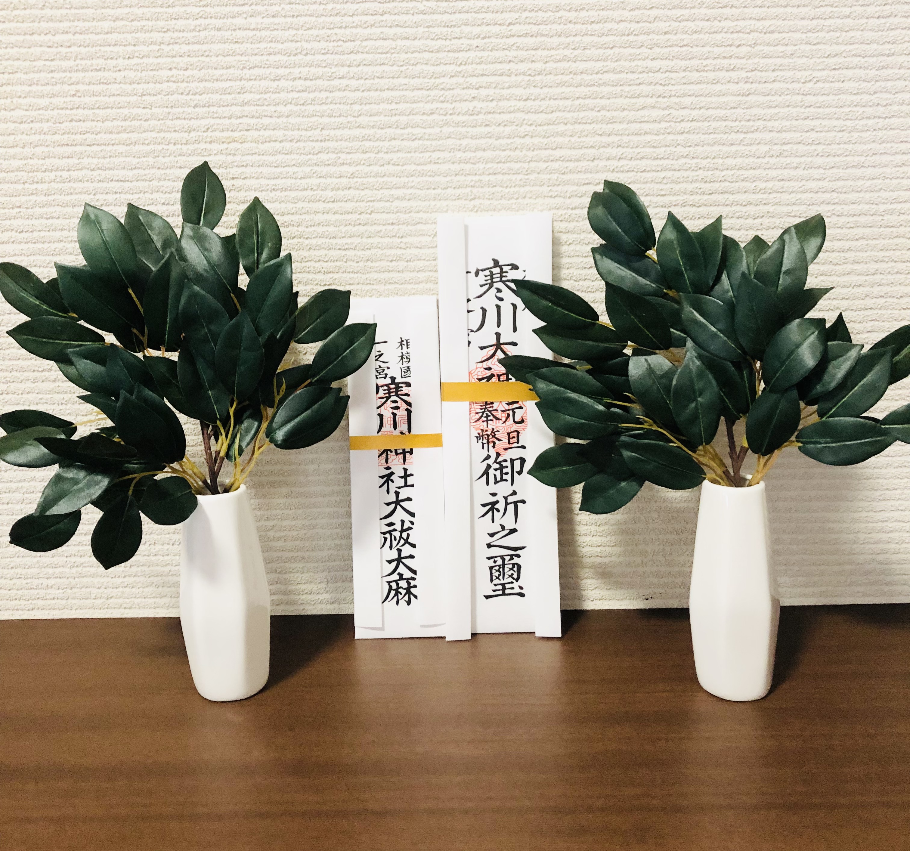 純銀花瓶 ，在銘， 高 さは26センチ, 重 さは782グラムぐらい