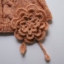 【値下げ】花モチーフの帽子◇ニット帽◇ツィード◇なわ編み 2枚目の画像