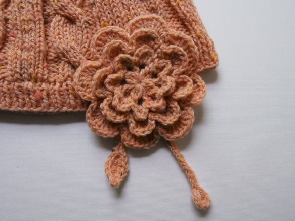 【値下げ】花モチーフの帽子◇ニット帽◇ツィード◇なわ編み 2枚目の画像