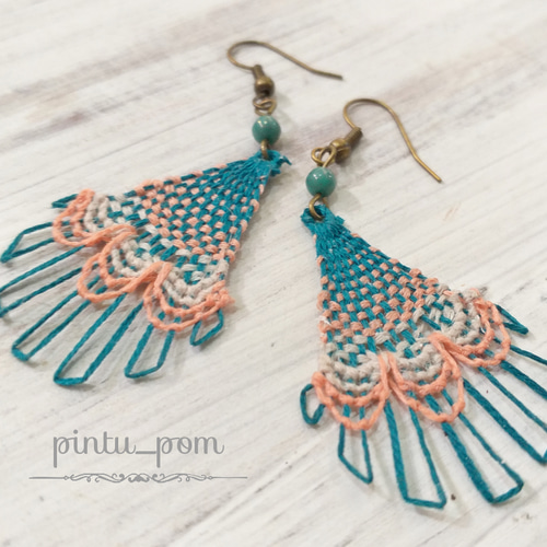 ❁ バリ島 よりお届けします ❁ ニャンドゥティピアス イヤリング 刺繍