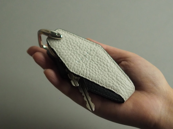 【スマートキーLサイズ】　ダイヤモンドシェイプキーケース　マスタード×カフェラテ 6枚目の画像