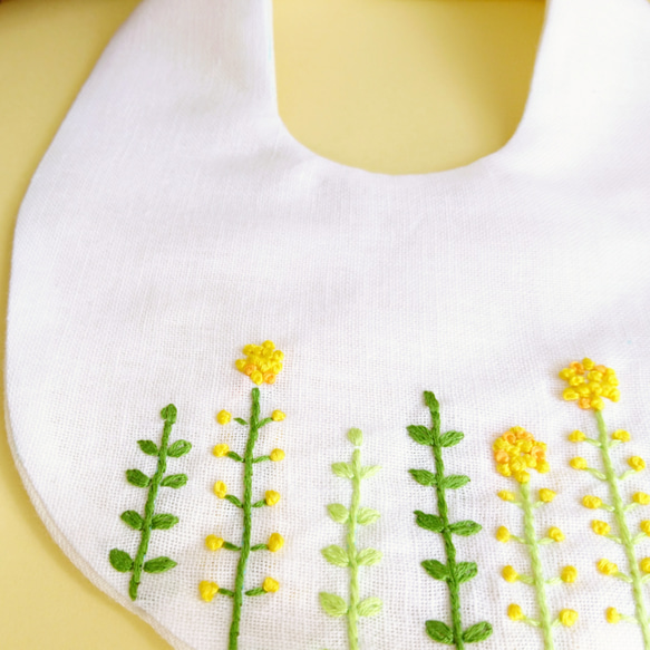 刺繍スタイ ～菜の花～ 2枚目の画像