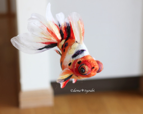 翡翠 　出目金魚。美品。縁起物。 三色出目金 立体・オブジェ deme＊tyoubi 通販 1626721｜Creema