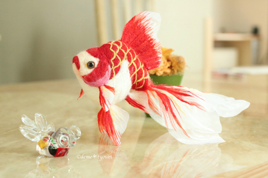 羊毛フェルト金魚 口紅琉金 立体・オブジェ deme＊tyoubi 通販