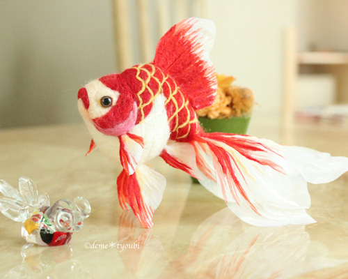 可愛い金運金魚ちゃん❤️長尾金魚、縁起物、金魚、陶器人形、置物、魚フィギュア 可愛い金運金魚ちゃん❤️長尾金魚、縁起物、金魚、陶器人形