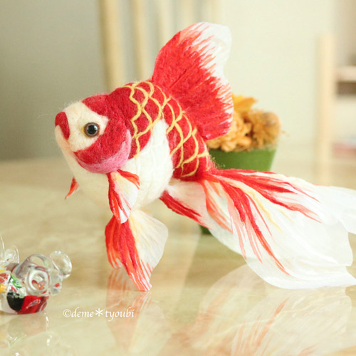 【人気商品】 羊毛フェルト金魚 口紅琉金 立体・オブジェ deme＊tyoubi 通販 羊毛フェルト