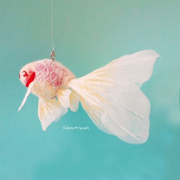 雪紅（春-はる-）雪　結晶　金魚　羊毛フェルト　ペット 5枚目の画像