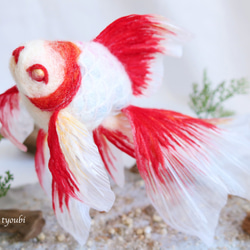 艶錦-更紗-　雪　結晶　金魚　羊毛フェルト　誕生日　ペット　動物　アクアリウム　クリスマス 1枚目の画像