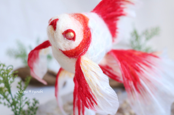 艶錦-更紗-　雪　結晶　金魚　羊毛フェルト　誕生日　ペット　動物　アクアリウム　クリスマス 2枚目の画像
