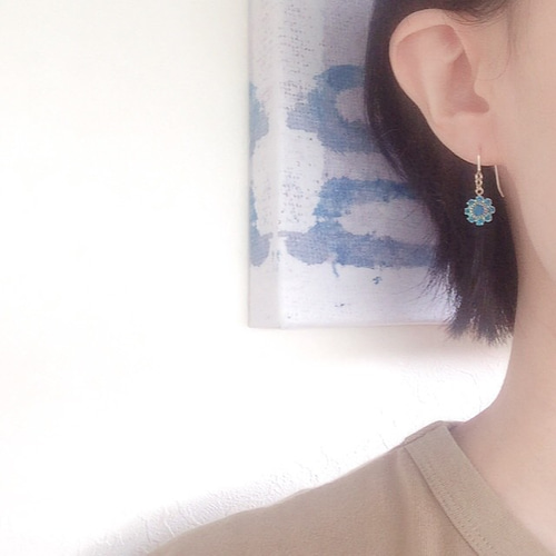 ★daisy★ ♦︎14kgfハワイアンキルトローズカルセドニーピアス 14kgf カリビアンブルー色のデイジーモチーフピアス(イヤリング