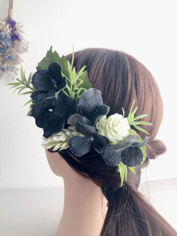 【髪飾り】特別な日のお花のヘアアクセサリー♪デニム生地のアジサイが可愛いです(^^) 2枚目の画像