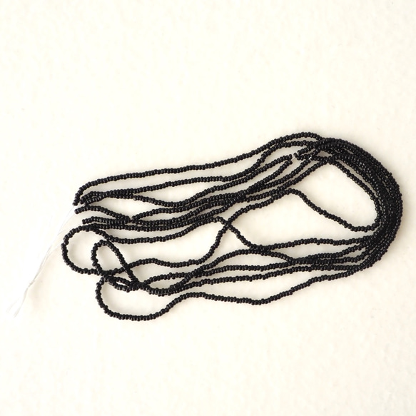 チェコ シャーロットビーズ(15/0) ブラック PECH02-BK / オートクチュール刺繍 糸通し 2枚目の画像