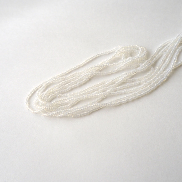 アンティークヴェネチアンビーズ クリアオパール 16/0 #AP24-CO/ オートクチュール刺繍 1枚目の画像