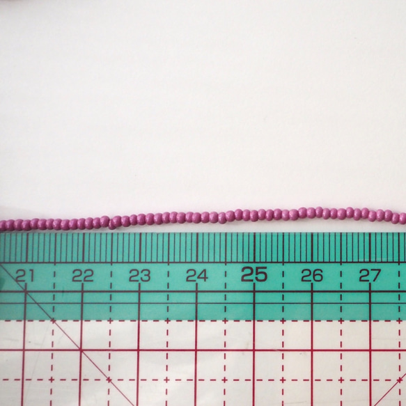 チェコ シードビーズ(11/0) スフィンクスバイオレット #PE05-SV / オートクチュール刺繍 糸通し 3枚目の画像