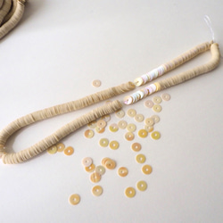 フランス製スパンコール 4mm ベージュロゼ #PA10-BE.R4/オートクチュール刺繍 リュネビル刺繍 糸通し 2枚目の画像